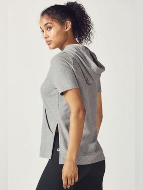 Fabletics Natalie Short Sleeve Tee Pullover in Grey Heather/White | Size Small